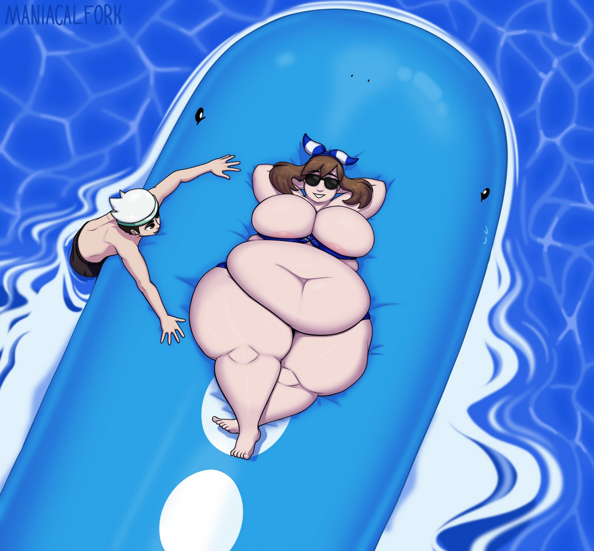 Май - плавая на матраце