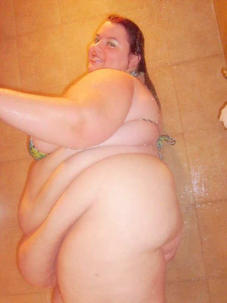 Showering SSBBW (47).jpg