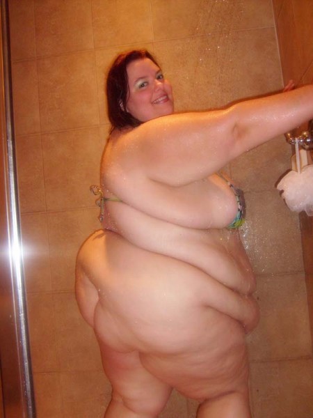 Showering SSBBW (41).jpg